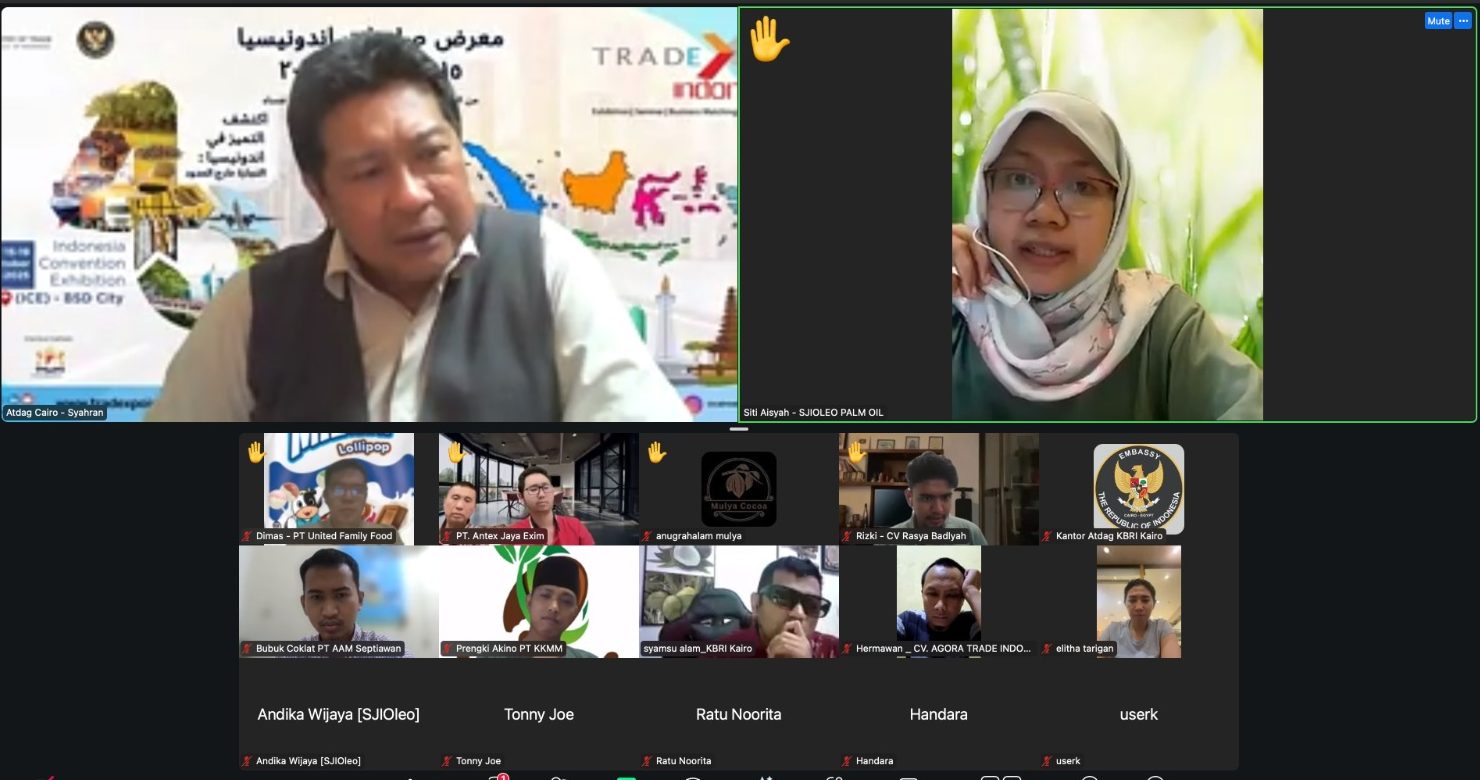 (Right) Siti Aisyah from SJI Oleo, the representative of the company that produces palm oil from Sumatra revealed that the opportunity to have an online meeting with the Indonesian Embassy in Egypt was very important for them (PHOTO: Zoom Meeting/ Public relations of the Indonesian Embassy in Cairo/THE EDITOR)