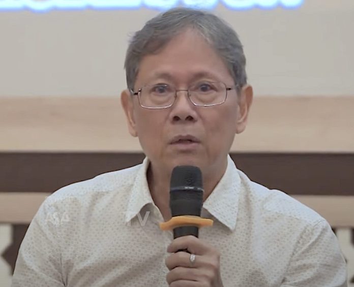 Pengamat Ekonomi dan Kebijakan Publik Anthony Budiawan dalam sebuah acara seminar (FOTO: Tangkapan layar Youtube/THE EDITOR)
