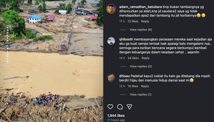 Piles of logs scattered left in Aek Garoga Village, Batangboru Districk, South Tapanuli after deadly floods hits the area on Wednesday (26/11/2025). (Photo: Instagram @infopspcom/THE EDITOR)