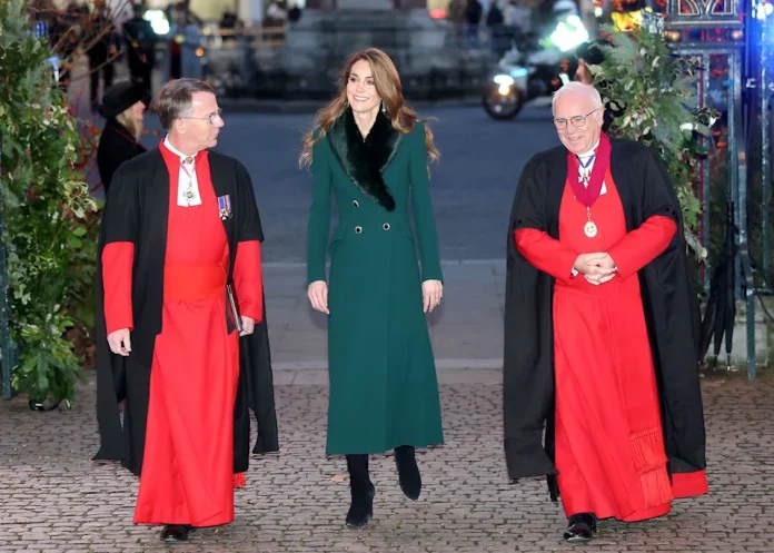 Kate Middleton kembali memakai mantel hijau saat perayaan Natal 2025 yang Ia pakai juga di tahun 2020 lalu (Foto: Hello Magazine)