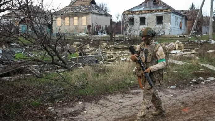 While peace talks continue, so does fighting along the front line in eastern Ukraine (Photo: Reuters/BBC)