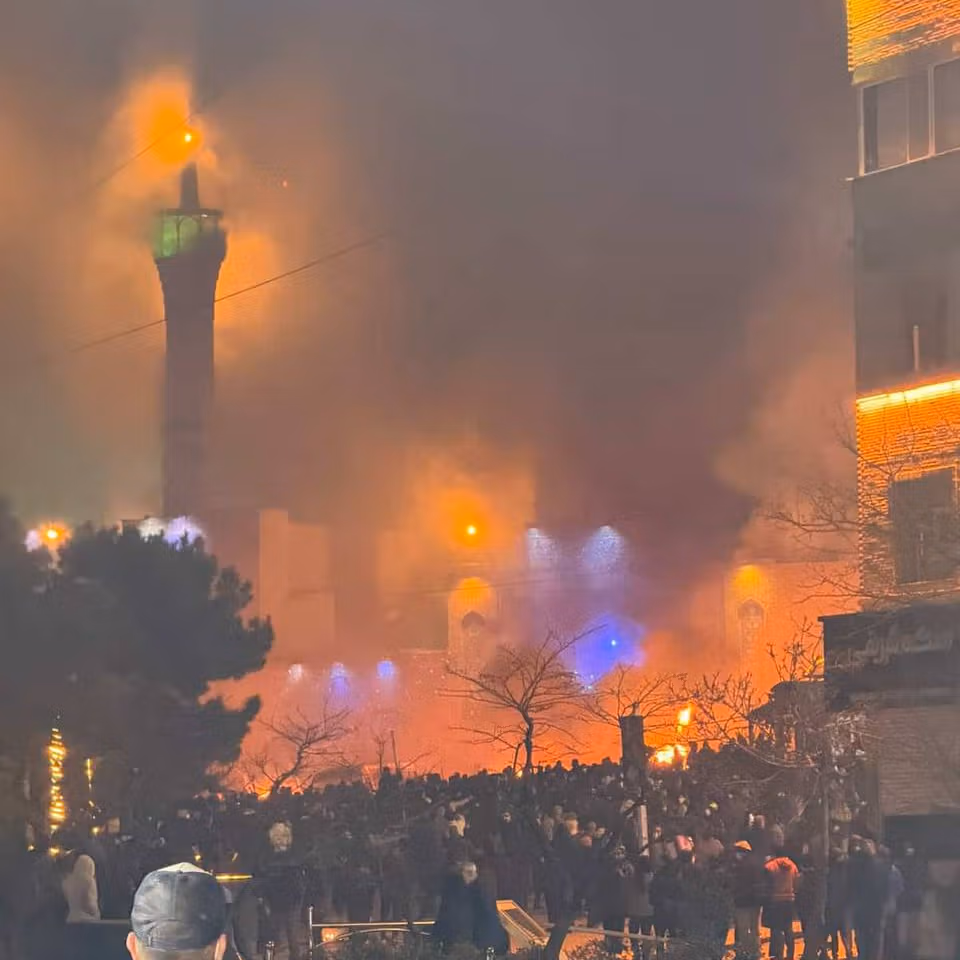 A huge fire at a mosque in Tehran's Saadatabad district, northwest of Tehran, on January 8, 2026 (Photo: Iran Internasional).
