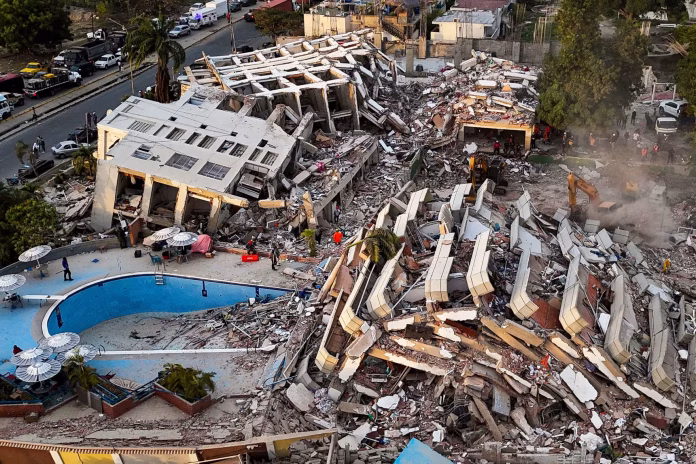 Bangunan di Caraballeda, Venezuela, hancur akibat gempa bumi kembar. (Foot: NBC News/Miguel Medina / AFP via Getty Images)